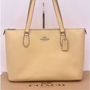 Coach Gallery Tote Shoulder Bag